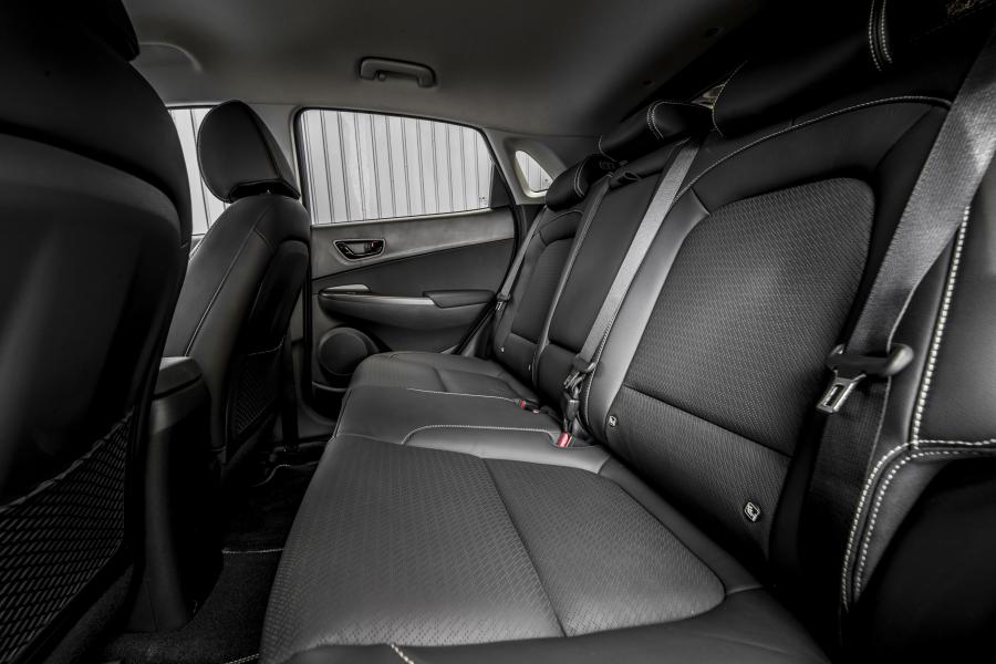 Интерьер Hyundai Kona Hybrid (OS) 2019 года  (UK) (фото 10 из 40)